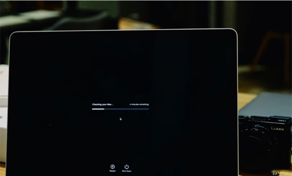 Khởi động lại bằng cách nhấn nút nguồn