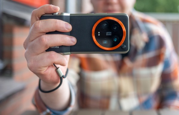 Camera selfie 32MP của Xiaomi 15 Ultra cũng hỗ trợ quay video 4K@60fps