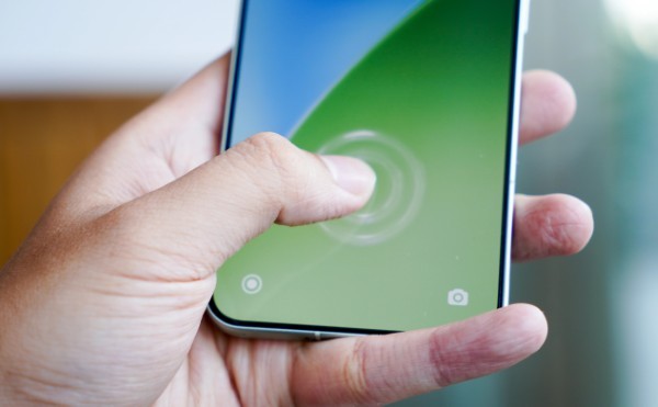 Xiaomi 15 sử dụng cảm biến vân tay quang học tích hợp dưới màn hình