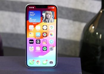 iPhone 16e giá bao nhiêu? Có đáng để ‘xuống tiền’ không?