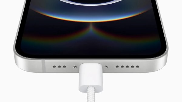 iPhone 16e được trang bị cổng USB-C hỗ trợ sạc nhanh 20W