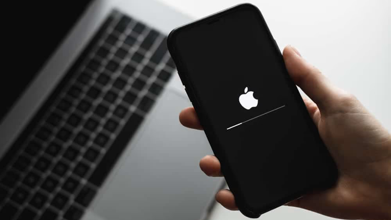 Mẹo siêu tốc khắc phục lỗi iPhone bị treo táo nhấp nháy
