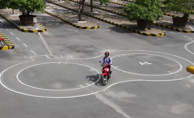Thí sinh điều khiển phương tiện trong nhiều điều kiện khác nhau