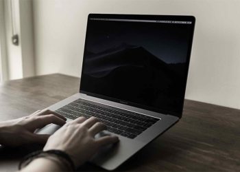 Macbook mở không lên màn hình