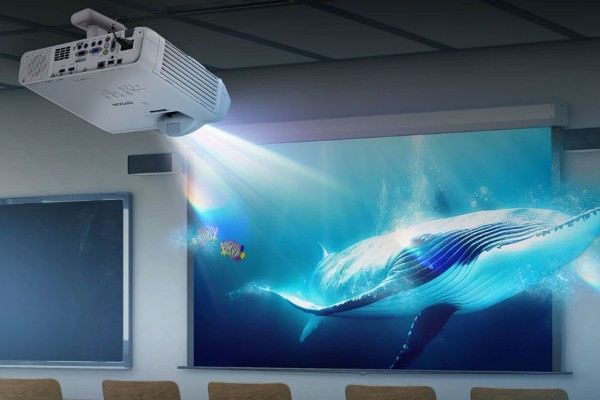 Xem máy chiếu quá lâu có thể gây mỏi mắt