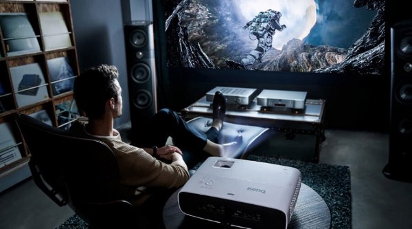 Máy chiếu giúp giảm lượng ánh sáng xanh trực tiếp vào mắt