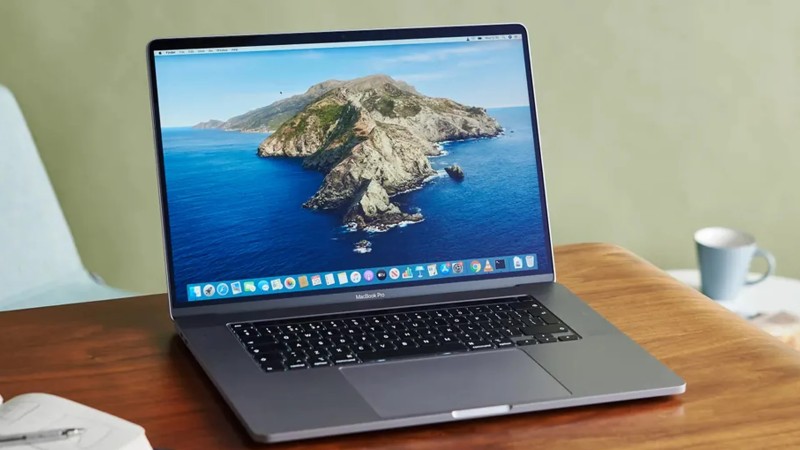 nên mua macbook hay laptop