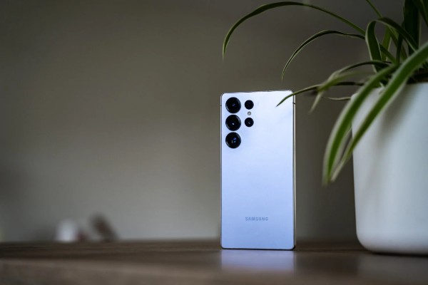 Samsung Galaxy S25 Ultra nổi bật với thiết kế sang trọng và hiệu năng mạnh mẽ