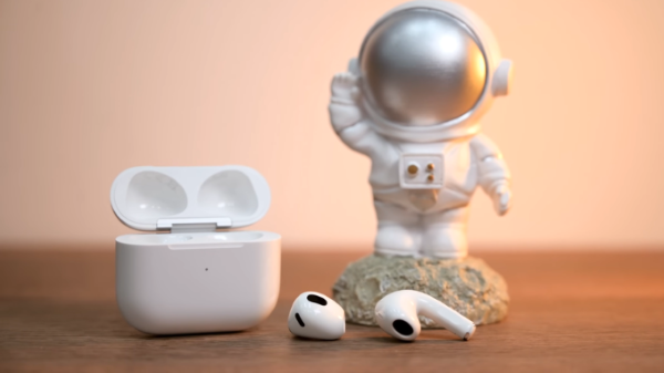 AirPods 3 và AirPods 4 đều có thời gian sử dụng ấn tượng