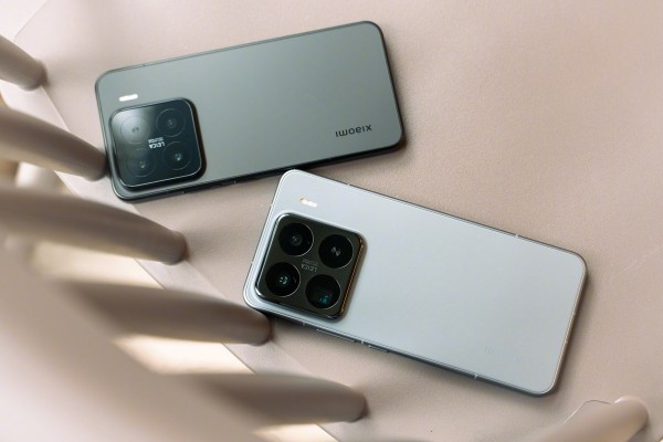 Xiaomi 15 và Xiaomi 15 Pro đều được trang bị ba camera sau 50MP