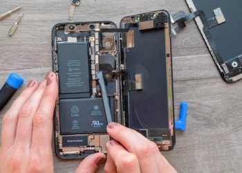 Có thể tự thay pin iPhone 11 Pro Max không? Pin iPhone 11 giá bao nhiêu?