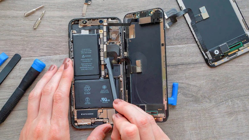 Có thể tự thay pin iPhone 11 Pro Max không? Pin iPhone 11 giá bao nhiêu?