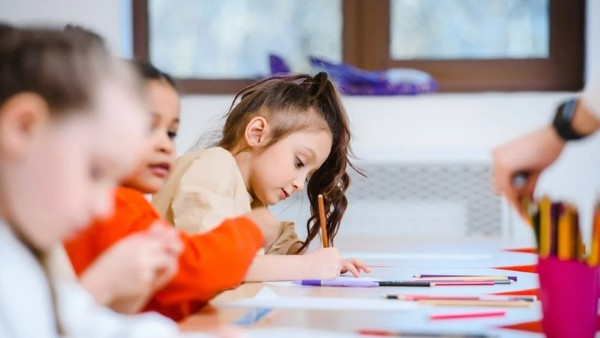 Mẹo giúp trẻ thích thú với tô màu hơn