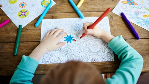 Tranh tô màu giấy mang đến trải nghiệm chân thực