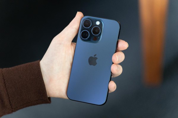 iPhone 16 Pro màu Titan Blue