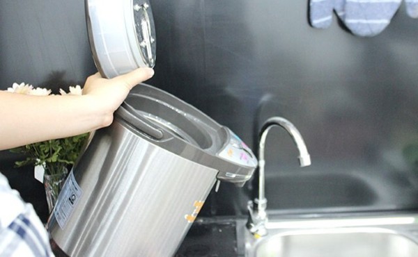 Một số lưu ý khi vệ sinh bình thủy điện bị cặn