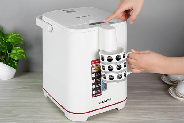 Nên vệ sinh bình thủy điện thường xuyên