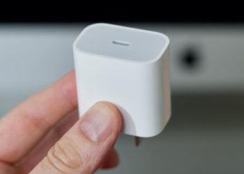 ​cục sạc kêu xì xì