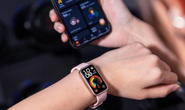 Huawei Band 10 chỉ nặng khoảng 14g 