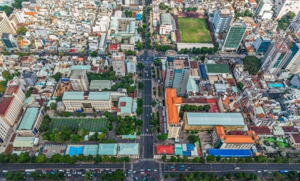 Nên di chuyển đến sớm và chọn góc quan sát đẹp, tránh kẹt xe