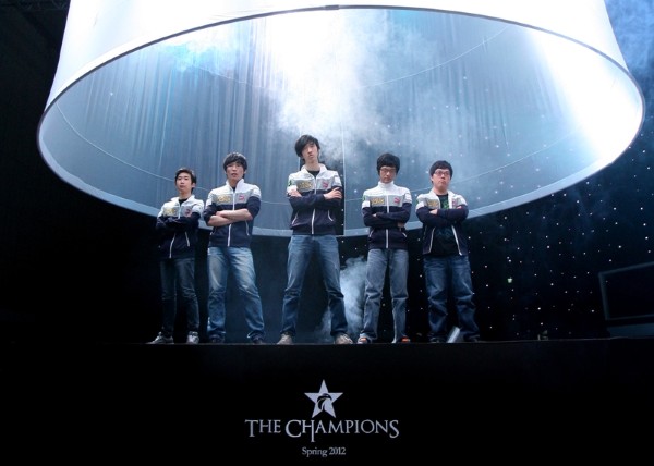 LCK lần đầu được biết đến vào năm 2012 với tên gọi LoL Champions Korea