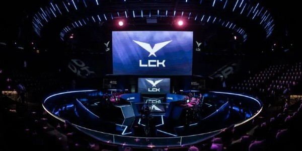 Giải đấu đổi tên thành League of Legends Champions Korea (LCK) từ năm 2015