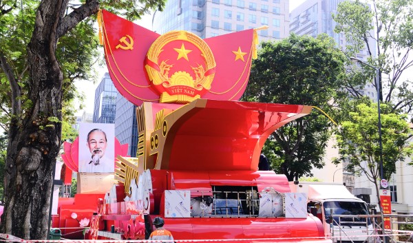 Xe rước di ảnh của Chủ tịch Hồ Chí Minh