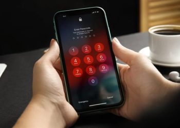 mở khoá iphone bằng siri