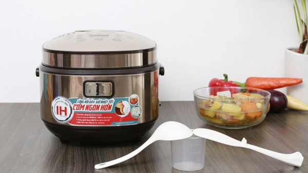 Lỗi E9 do giắc cắm bị lỏng hoặc oxy hóa, dây tín hiệu bị đứt