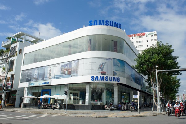 Mang máy đến trung tâm bảo hành uy tín để được tư vấn và khắc phục kịp thời