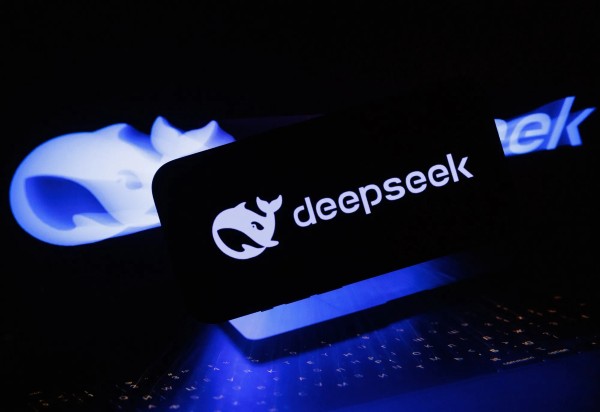 DeepSeek hoạt động như một hệ thống tìm kiếm thông minh