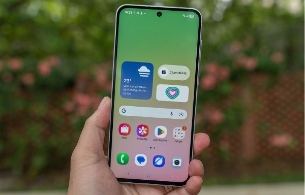 Galaxy A55 khi ra mắt chạy trên nền tảng Android 14 kết hợp giao diện One UI 6.1