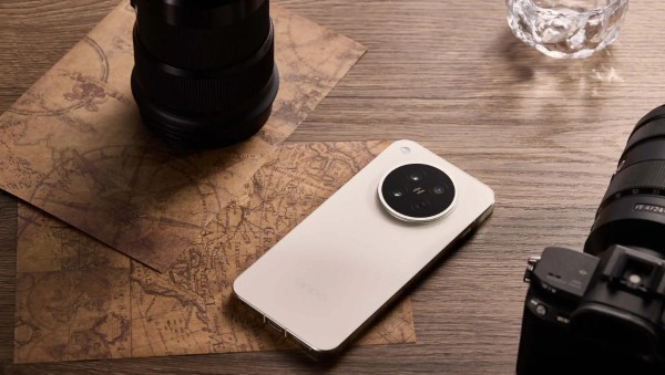 OPPO Find X8s được trang bị hệ thống 3 camera sau chất lượng