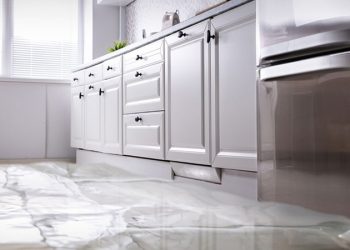 tủ lạnh bị chảy nước