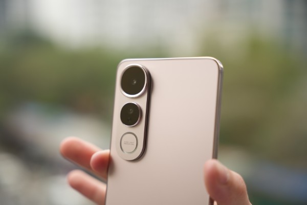 Cụm camera sau trên điện thoại Vivo V50 Lite 5G