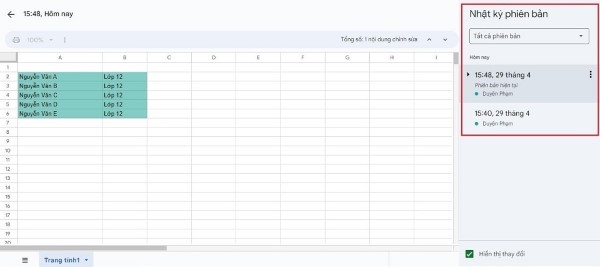 Bảng điều khiển ở bên phải màn hình hiển thị thông tin