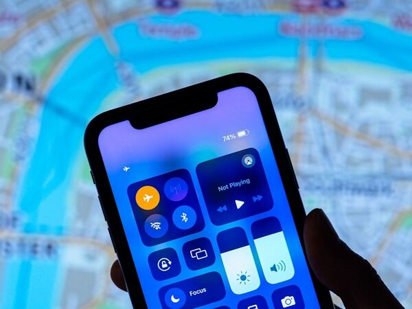 bật định vị iphone