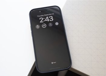 cách chuyển màn hình iphone sang đen trắng