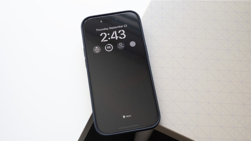 cách chuyển màn hình iphone sang đen trắng