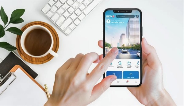 Người dùng có thể sử dụng SmartBanking để tiết kiệm chi phí