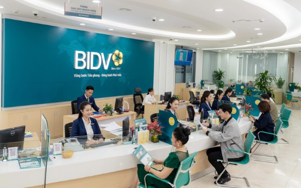 Đến chi nhánh hoặc phòng giao dịch BIDV để được hỗ trợ hủy SMS Banking 