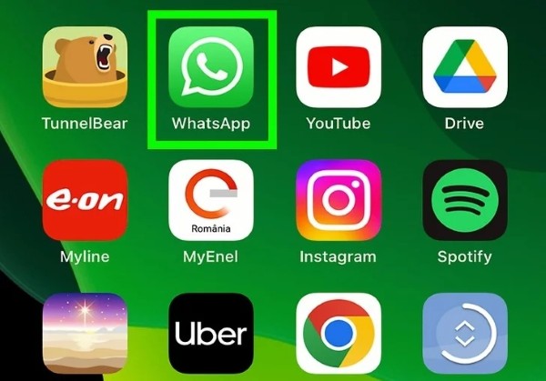 Mở ứng dụng WhatsApp 