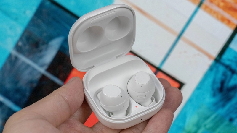 Tai nghe Buds FE là thiết kế gọn nhẹ, tiện lợi với người dùng