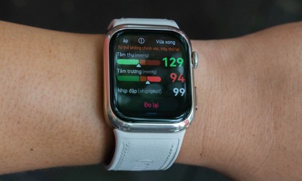 Huawei Watch D2 cung cấp khả năng đo điện tâm đồ (ECG), đo nhịp tim liên tục, SpO2