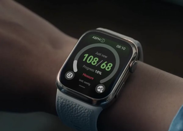 Huawei Watch D2 trang bị chuẩn kháng nước IP68 và chứng nhận 5ATM