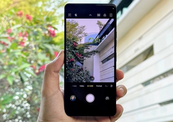 A close up of a cell phone

Description automatically generated