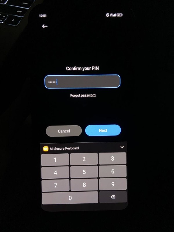 Nhập mật khẩu hoặc mã PIN mở khóa máy