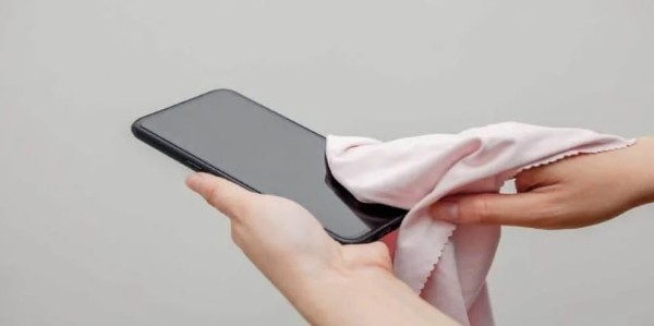 Vệ sinh điện thoại định kỳ giúp tăng tuổi thọ cảm biến 