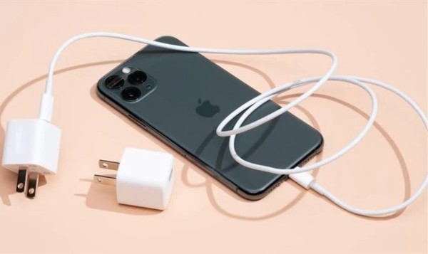 iPhone 11 Pro Max thường sẽ mất khoảng 2 giờ để sạc đầy 100%