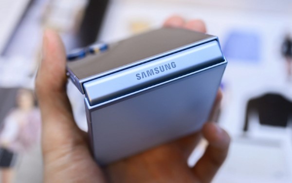Galaxy Z Flip 7 được kỳ vọng sẽ sở hữu bản lề được chế tạo từ chất liệu mới